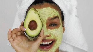 Лучшие омолаживающие маски для кожи лица из авокадо
