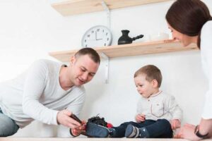 Что должен уметь мальчик в 2 месяца заботы и развития ребенка